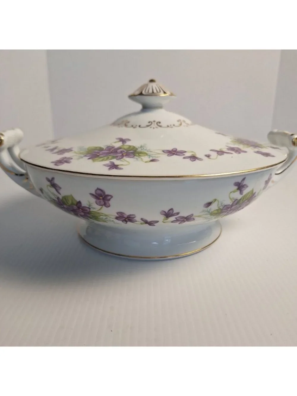 VTG WENTWORTH CHINA JAPAN PURPLE FLORAL GOLD TRIM LIDDED VEGETABLE BOWL VIOLA